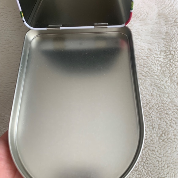 Mary Engelbreit Mailbox Tin with Movable Flag 2001 Michael Co. Flowers Hesrts - Picture 7 of 12